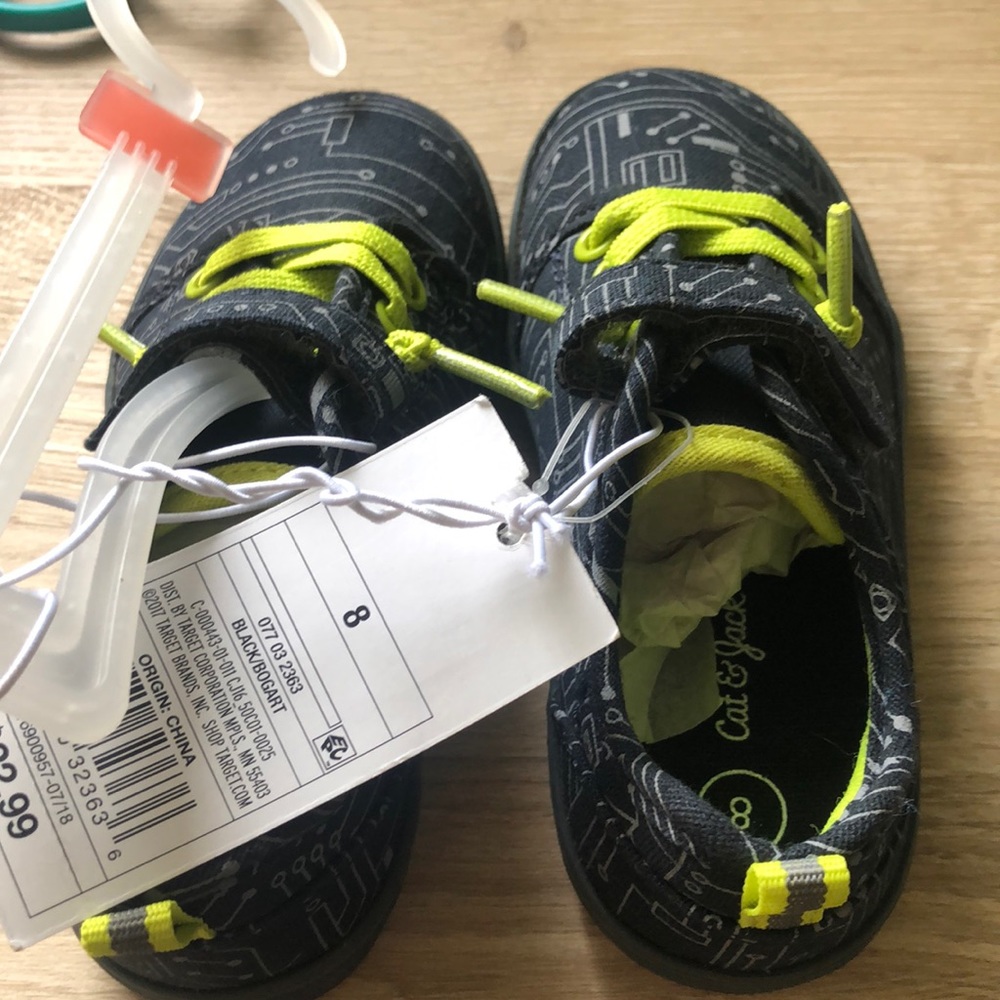 Brand new Cat and jack boys shoes 8